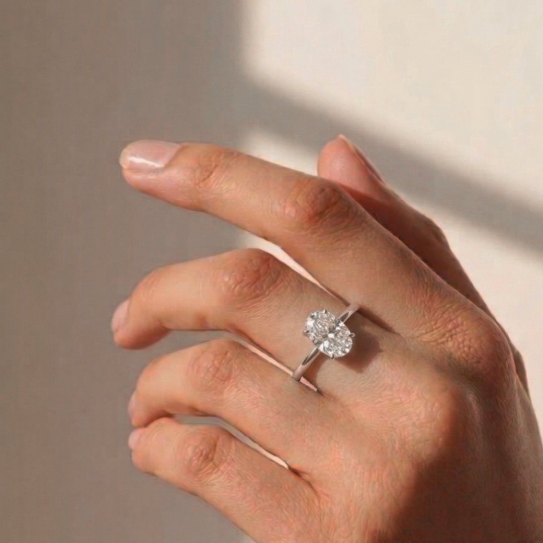 Éclat Ring - Sterling Silver Rhodium Plated Moissanite Ring - Suramyah
