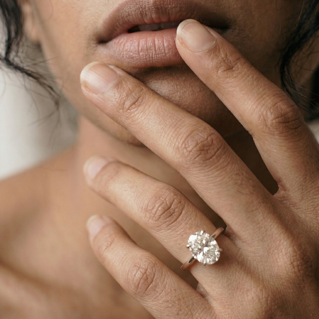 Éclat Ring - Sterling Silver Rhodium Plated Moissanite Ring - Suramyah