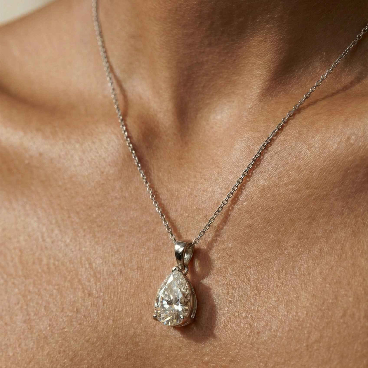 Éclat Pendant - Sterling Silver Rhodium Plated Moissanite Pendant