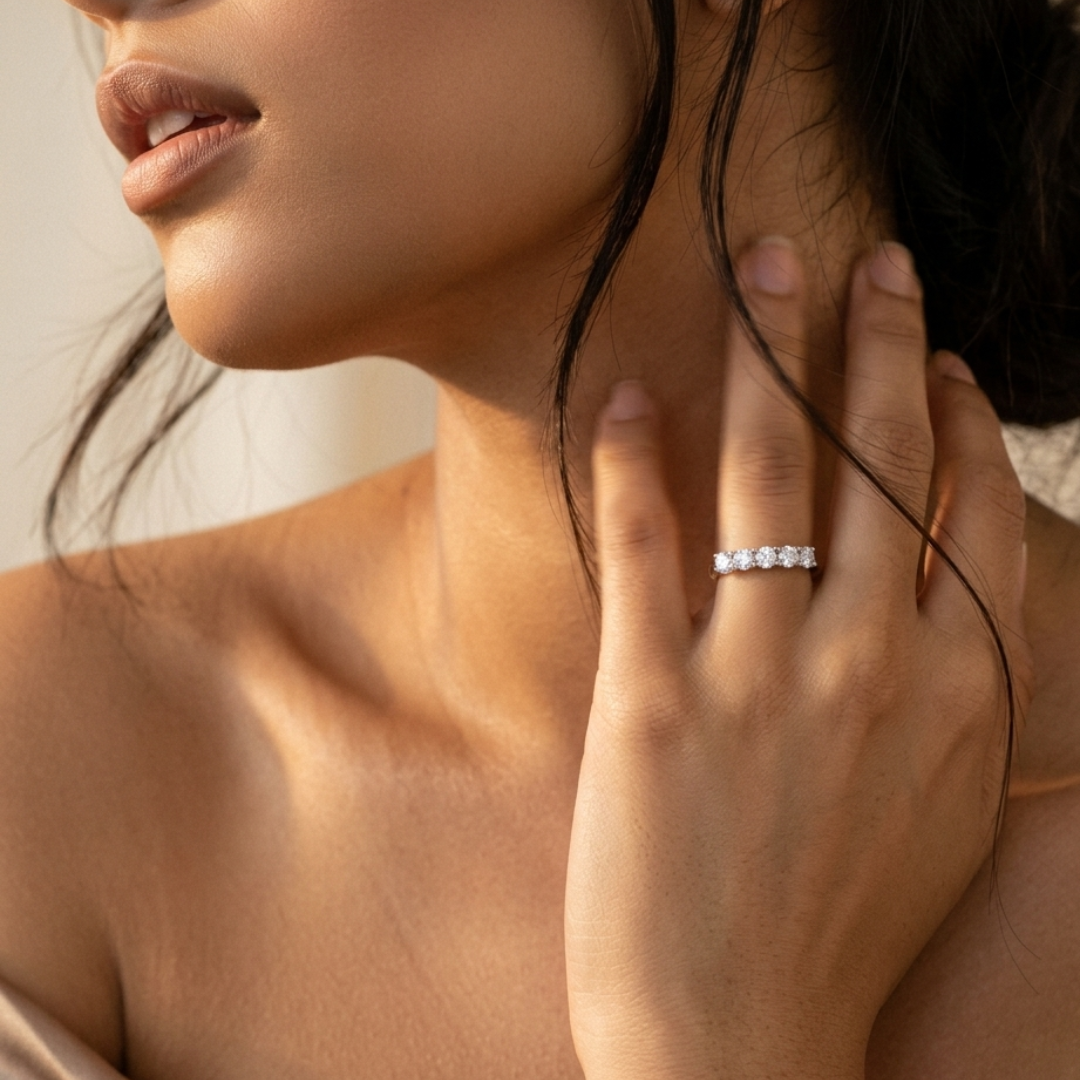 Éclat Unity Ring - Sterling Silver Rhodium Plated Moissanite 5 Stone Ring - Suramyah