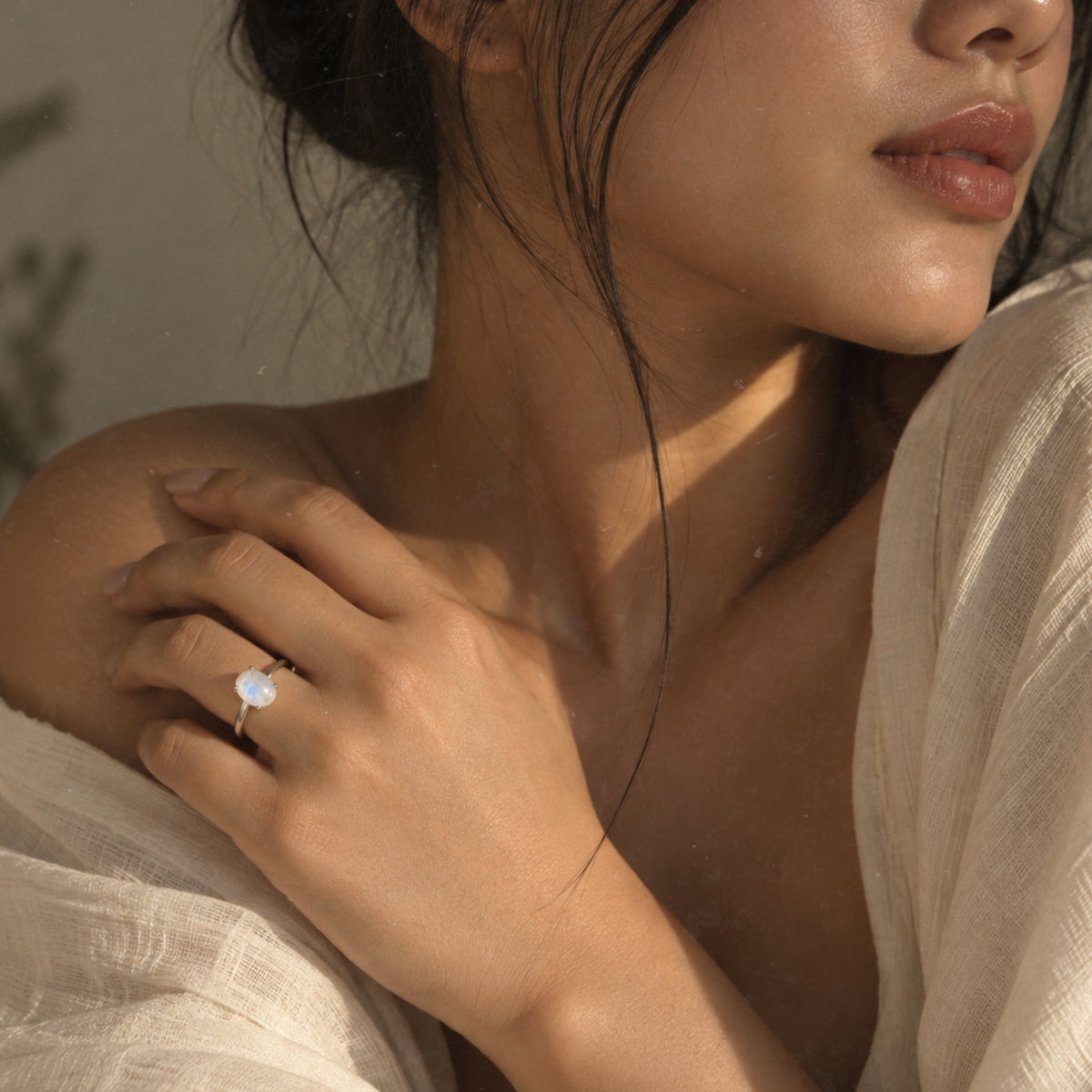 Rainbow Moonstone White Labradorite Multicolour Round Gemstone Ring in Silver, Rhodium Plated (Copy)